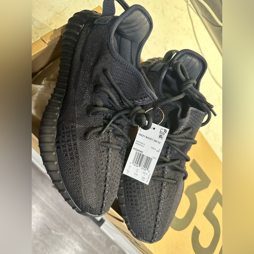 Yeezy 350 V2 NWT never worn